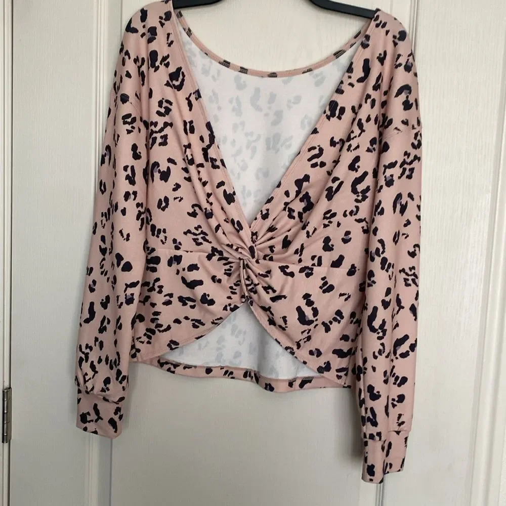 Cupshe two way pullover top. Wear it several ways and off the shoulder look Sz M - Picture 4 of 16